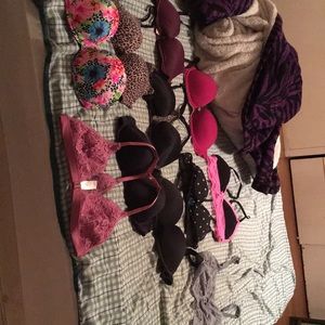 Many unlisted bras! Mostly S and 34B’s